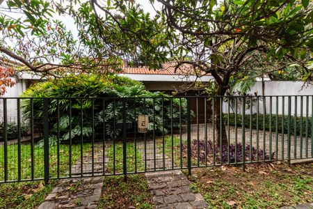 Casa à venda com 400m², 3 quartos e 4 vagas Casa à venda com 400m², 3 quartos e 4 vagasFachada