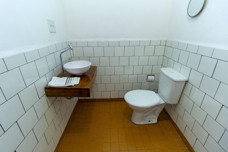 Casa à venda com 400m², 3 quartos e 4 vagas Casa à venda com 400m², 3 quartos e 4 vagasBanheiro de Serviço