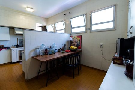 Casa à venda com 400m², 3 quartos e 4 vagas Casa à venda com 400m², 3 quartos e 4 vagasCopa e Cozinha