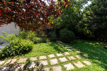 Casa à venda com 400m², 3 quartos e 4 vagas Casa à venda com 400m², 3 quartos e 4 vagasQuintal