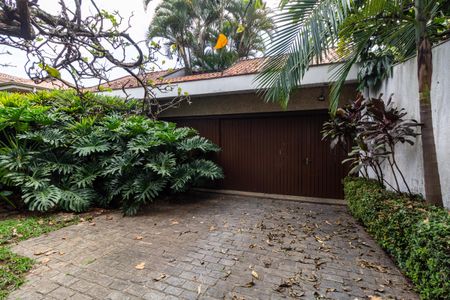 Casa à venda com 400m², 3 quartos e 4 vagas Casa à venda com 400m², 3 quartos e 4 vagasFachada