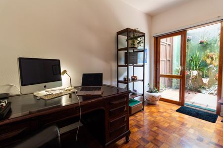 Casa à venda com 400m², 3 quartos e 4 vagas Casa à venda com 400m², 3 quartos e 4 vagasQuarto de Serviço