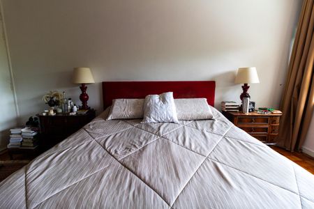 Casa à venda com 400m², 3 quartos e 4 vagas Casa à venda com 400m², 3 quartos e 4 vagasSuíte