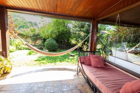 Casa à venda com 400m², 3 quartos e 4 vagas Casa à venda com 400m², 3 quartos e 4 vagasQuintal