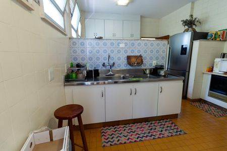 Casa à venda com 400m², 3 quartos e 4 vagas Casa à venda com 400m², 3 quartos e 4 vagasCopa e Cozinha