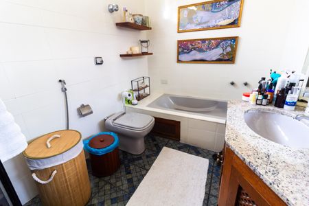 Casa à venda com 400m², 3 quartos e 4 vagas Casa à venda com 400m², 3 quartos e 4 vagasBanheiro da Suíte