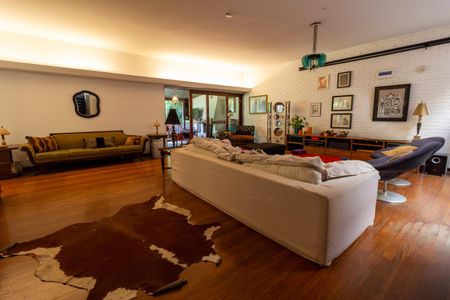 Casa à venda com 400m², 3 quartos e 4 vagas Casa à venda com 400m², 3 quartos e 4 vagasSala