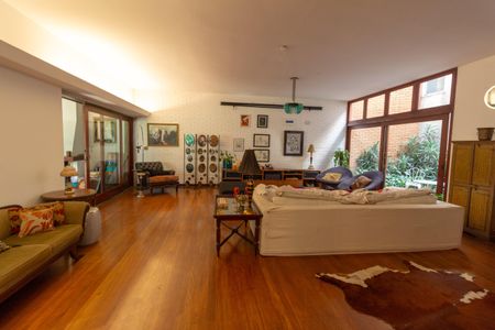 Casa à venda com 400m², 3 quartos e 4 vagas Casa à venda com 400m², 3 quartos e 4 vagasSala