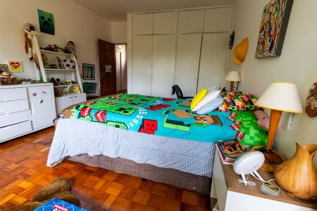 Casa à venda com 400m², 3 quartos e 4 vagas Casa à venda com 400m², 3 quartos e 4 vagasQuarto 2