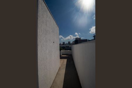 Casa à venda com 180m², 3 quartos e 2 vagas Casa à venda com 180m², 3 quartos e 2 vagasTerraço