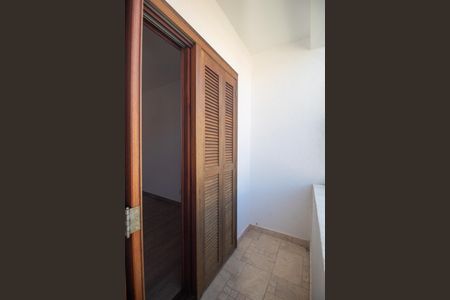 Casa à venda com 180m², 3 quartos e 2 vagas Casa à venda com 180m², 3 quartos e 2 vagasVaranda Quarto