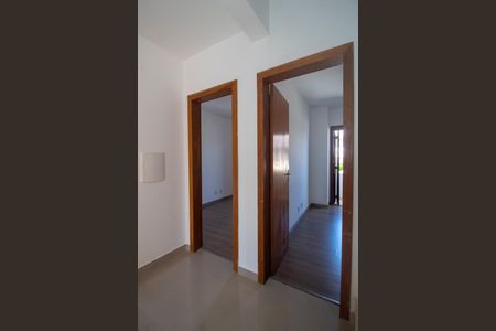 Casa à venda com 180m², 3 quartos e 2 vagas Casa à venda com 180m², 3 quartos e 2 vagasCorredor