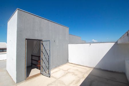 Casa à venda com 180m², 3 quartos e 2 vagas Casa à venda com 180m², 3 quartos e 2 vagasTerraço