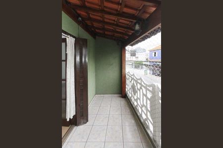 Casa à venda com 160m², 3 quartos e 2 vagas Casa à venda com 160m², 3 quartos e 2 vagasVaranda