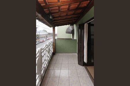 Casa à venda com 160m², 3 quartos e 2 vagas Casa à venda com 160m², 3 quartos e 2 vagasVaranda