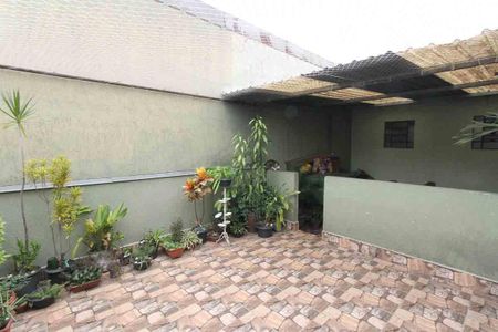 Casa à venda com 160m², 3 quartos e 2 vagas Casa à venda com 160m², 3 quartos e 2 vagasTerraço