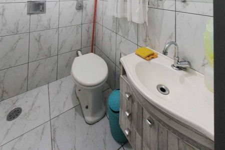 Casa à venda com 160m², 3 quartos e 2 vagas Casa à venda com 160m², 3 quartos e 2 vagasBanheiro da edicula