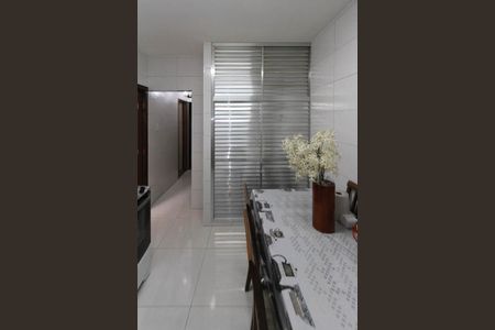 Casa à venda com 160m², 3 quartos e 2 vagas Casa à venda com 160m², 3 quartos e 2 vagasCozinha