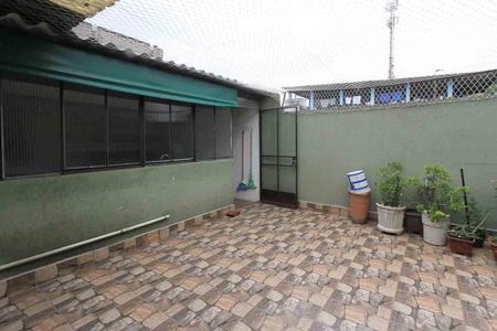 Casa à venda com 160m², 3 quartos e 2 vagas Casa à venda com 160m², 3 quartos e 2 vagasTerraço