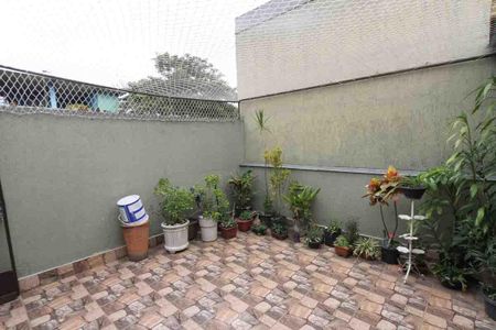 Casa à venda com 160m², 3 quartos e 2 vagas Casa à venda com 160m², 3 quartos e 2 vagasTerraço