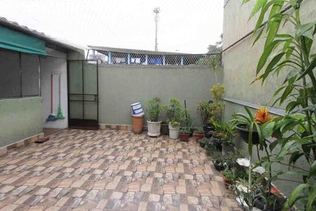 Casa à venda com 160m², 3 quartos e 2 vagas Casa à venda com 160m², 3 quartos e 2 vagasTerraço