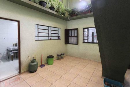 Casa à venda com 160m², 3 quartos e 2 vagas Casa à venda com 160m², 3 quartos e 2 vagasQuintal