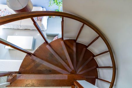 Apartamento à venda com 145m², 3 quartos e 3 vagas Apartamento à venda com 145m², 3 quartos e 3 vagasEscada