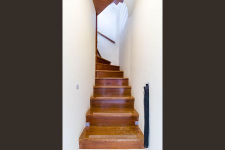 Apartamento à venda com 145m², 3 quartos e 3 vagas Apartamento à venda com 145m², 3 quartos e 3 vagasEscada