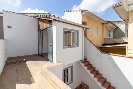 Casa à venda com 200m², 3 quartos e 2 vagas Casa à venda com 200m², 3 quartos e 2 vagasTerraço