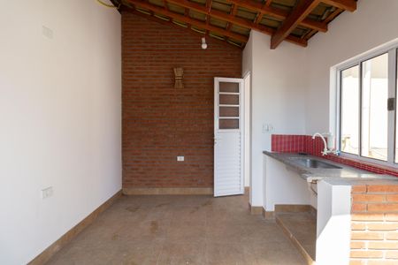 Casa à venda com 200m², 3 quartos e 2 vagas Casa à venda com 200m², 3 quartos e 2 vagasTerraço