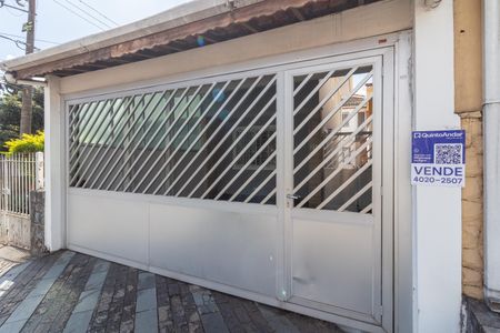 Casa à venda com 200m², 3 quartos e 2 vagas Casa à venda com 200m², 3 quartos e 2 vagasFachada
