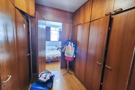 Apartamento à venda com 173m², 4 quartos e 1 vaga Apartamento à venda com 173m², 4 quartos e 1 vagaCloset da suíte