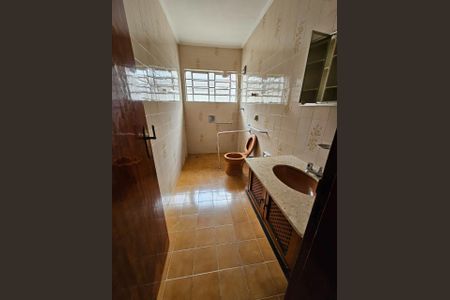 Casa à venda com 223m², 5 quartos e 4 vagas Casa à venda com 223m², 5 quartos e 4 vagasBanheiro 1