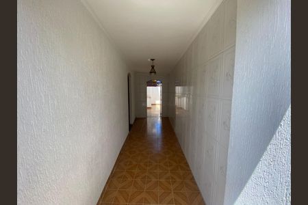 Casa à venda com 223m², 5 quartos e 4 vagas Casa à venda com 223m², 5 quartos e 4 vagasCorredor