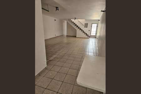 Casa à venda com 223m², 5 quartos e 4 vagas Casa à venda com 223m², 5 quartos e 4 vagasGaragem