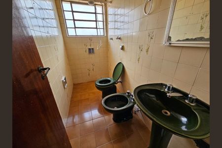 Casa à venda com 223m², 5 quartos e 4 vagas Casa à venda com 223m², 5 quartos e 4 vagasBanheiro da Suíte