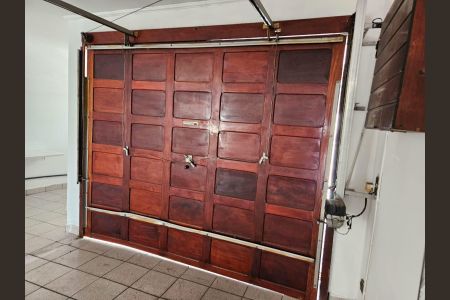 Casa à venda com 223m², 5 quartos e 4 vagas Casa à venda com 223m², 5 quartos e 4 vagasGaragem