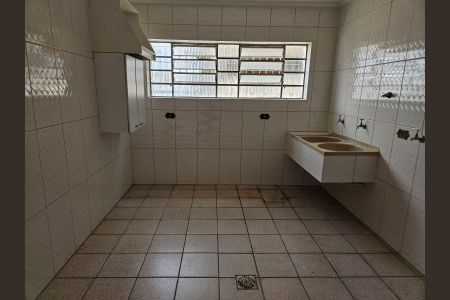 Casa à venda com 223m², 5 quartos e 4 vagas Casa à venda com 223m², 5 quartos e 4 vagasÁrea de Serviço