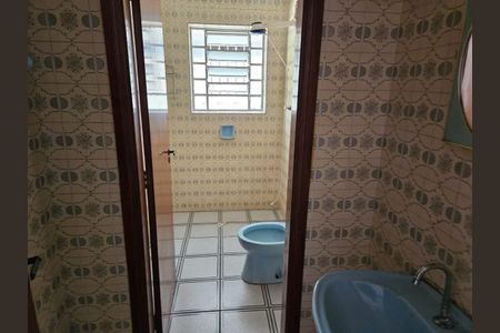 Casa à venda com 223m², 5 quartos e 4 vagas Casa à venda com 223m², 5 quartos e 4 vagasBanheiro 2