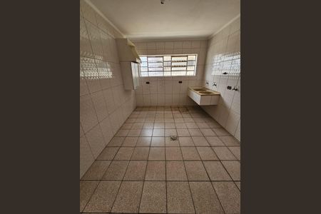 Casa à venda com 223m², 5 quartos e 4 vagas Casa à venda com 223m², 5 quartos e 4 vagasÁrea de Serviço