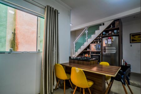 Apartamento à venda com 100m², 2 quartos e 1 vaga Apartamento à venda com 100m², 2 quartos e 1 vagaSala