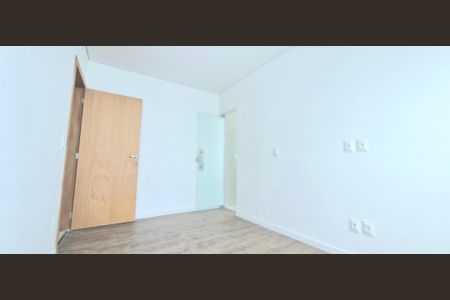 Casa à venda com 180m², 3 quartos e 2 vagasSuite