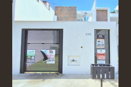 Casa à venda com 180m², 3 quartos e 2 vagasFachada