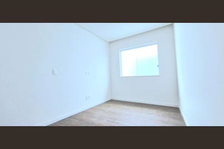 Casa à venda com 180m², 3 quartos e 2 vagasSuíte