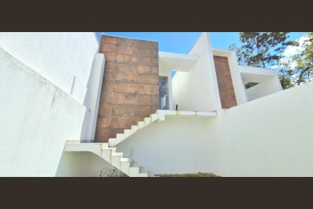 Casa à venda com 180m², 3 quartos e 2 vagasFachada