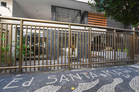 Apartamento à venda com 164m², 4 quartos e 1 vaga Apartamento à venda com 164m², 4 quartos e 1 vagaEntrada