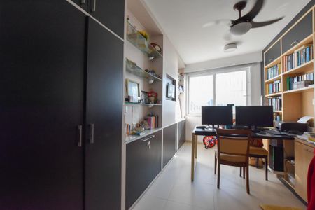 Apartamento à venda com 164m², 4 quartos e 1 vaga Apartamento à venda com 164m², 4 quartos e 1 vagaEscritório
