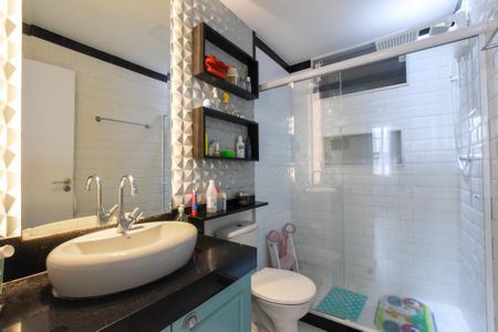 Apartamento à venda com 164m², 4 quartos e 1 vaga Apartamento à venda com 164m², 4 quartos e 1 vagaBanheiro Social