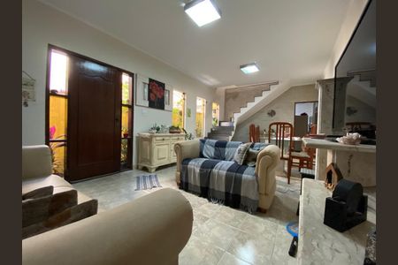 Casa à venda com 207m², 3 quartos e 3 vagasFoto 01