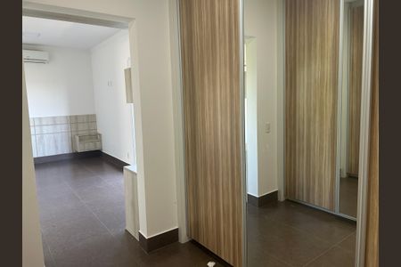 Casa de condomínio à venda com 252m², 4 quartos e 4 vagasCloset
